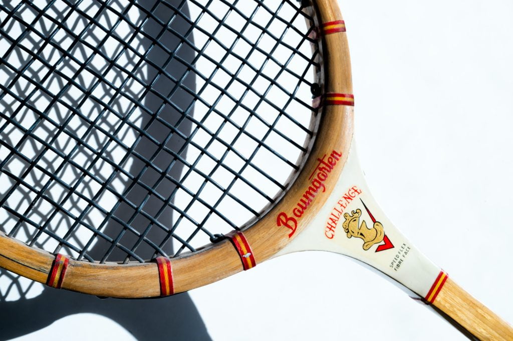vieille raquette de tennis