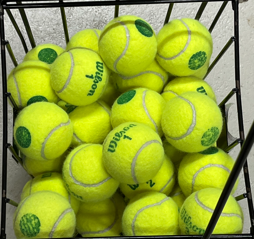 How to Choose Tennis Balls? — Buyers Guide 2023